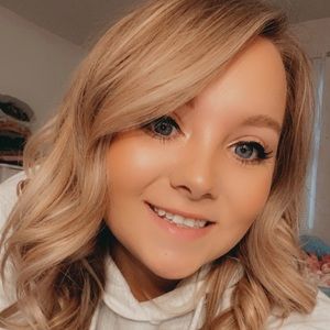 Meet your Posher, Cassandra